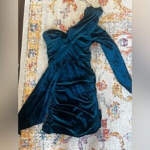 BELLE VELVET MINI DRESS🦋